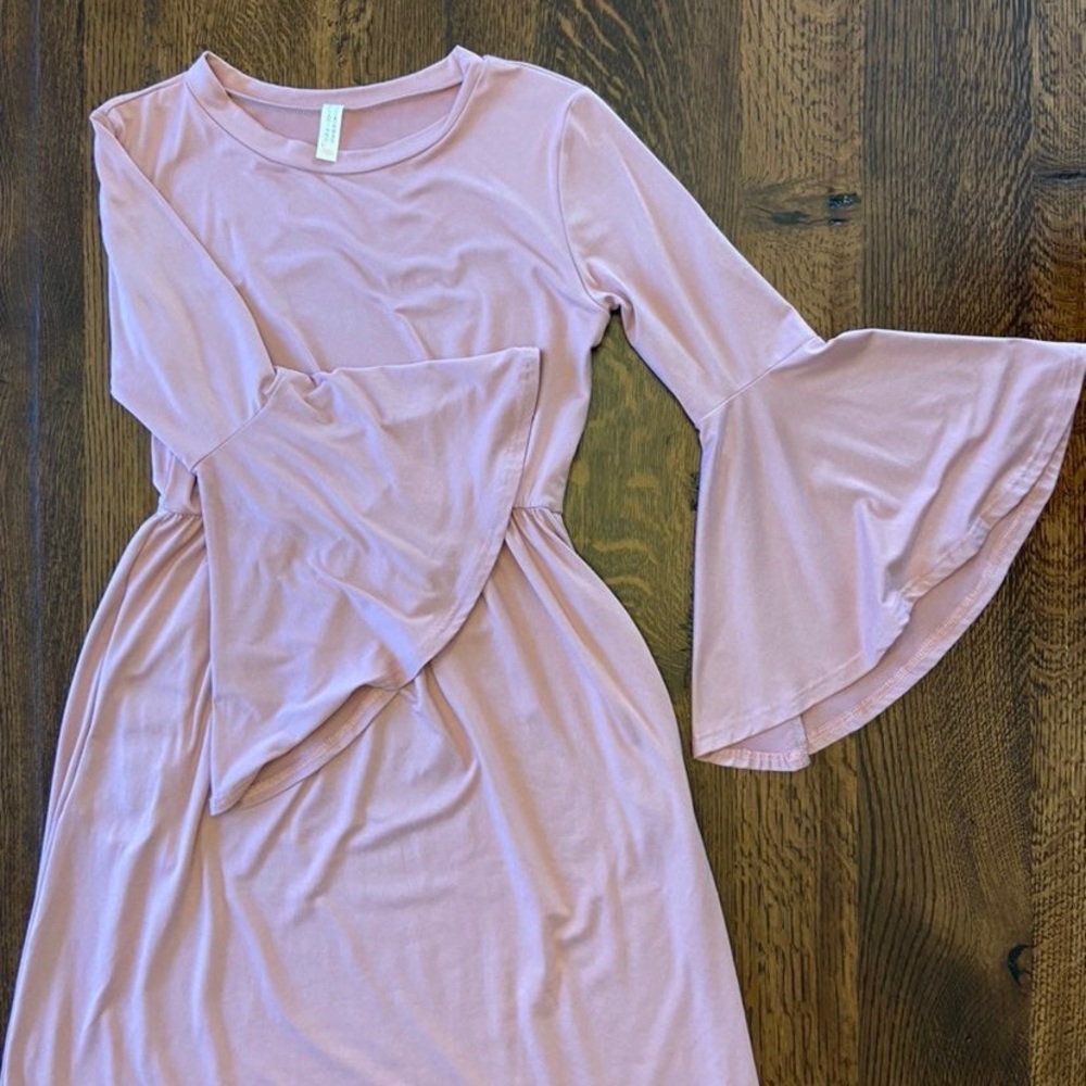 Maternity (can be worn as non-maternity) dress.